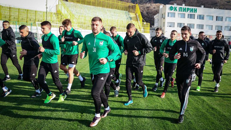 С група от 23-ма футболисти Пирин стартира своята зимна подготовка.