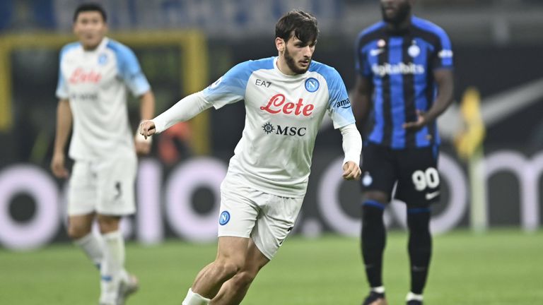 Грузинският футболист на Наполи Хвича Кварацхелия пропусна днешната тренировка на