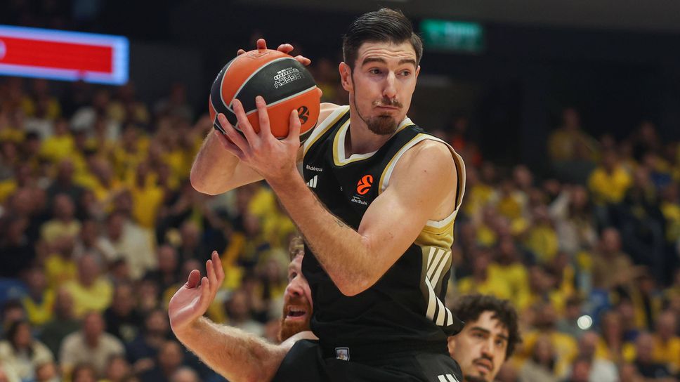 Легендарният френски баскетболист Нандо Де Коло отново ще облече екипа