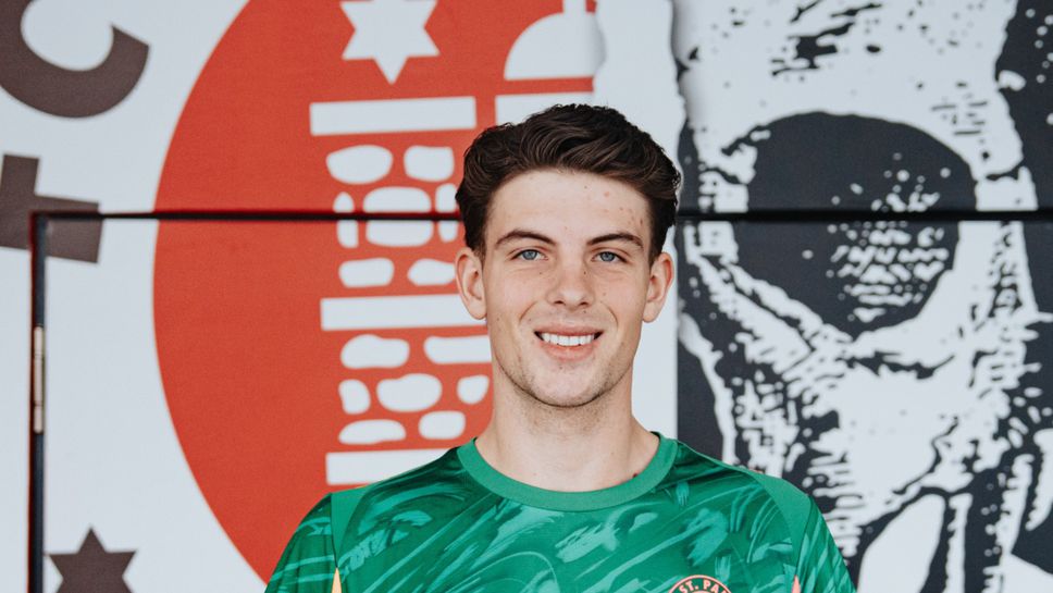 Борещият се за оцеляването си в Първа БундеслигаСанкт Паули привлече