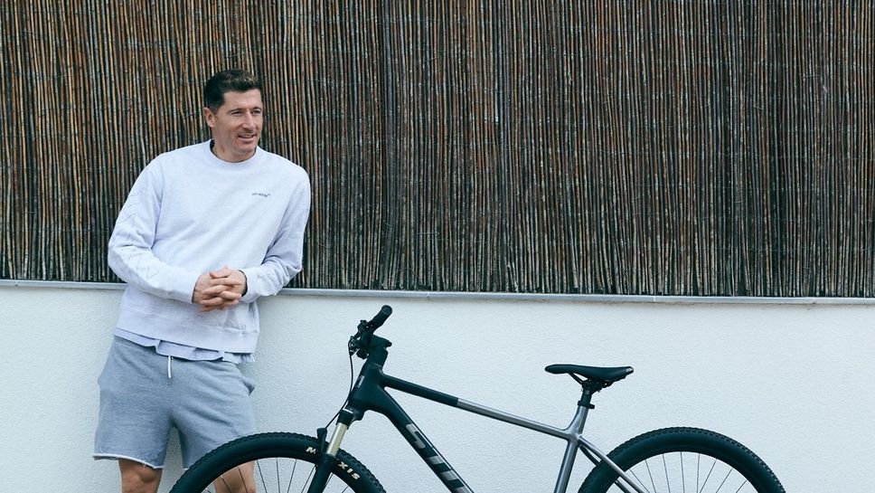 Нападателят на БарселонаРоберт Левандовски не мисли за оттеглянето си Той