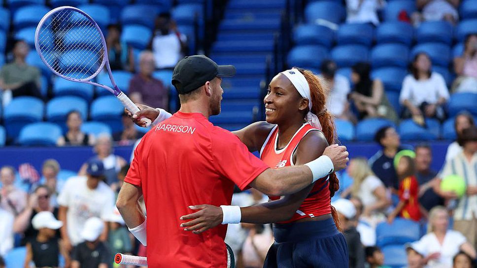 Защитаващият титлата си тим на САЩ се класира за четвъртфиналите