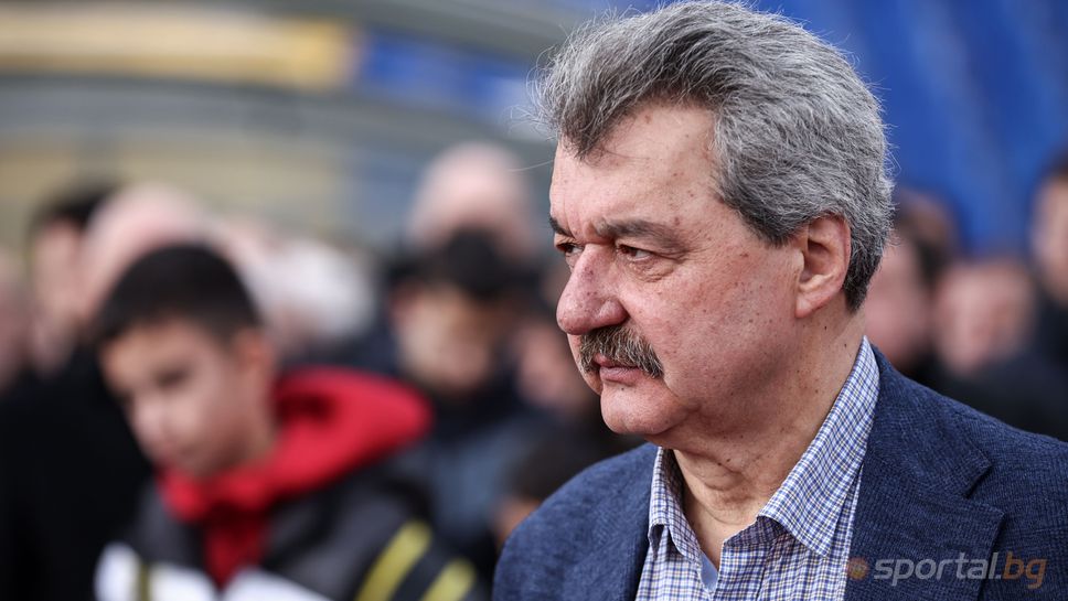Бившият президент на Левски Тодор Батков дойде днес да си