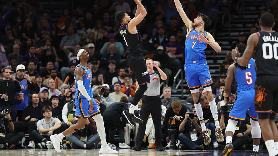 С невероятна тройка на Девин Букър точно със сирената Финикс