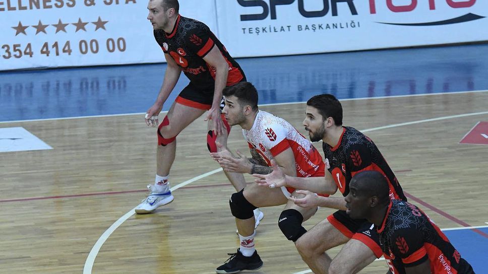 Мартин Атанасов и Зираатбанк с 15-а победа в Турция