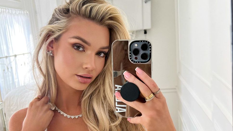 Фитнес модел обича да се показва с малко дрехи