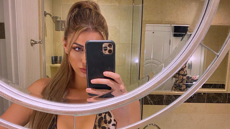 Риалити звезда - от католическо училище до разголен модел