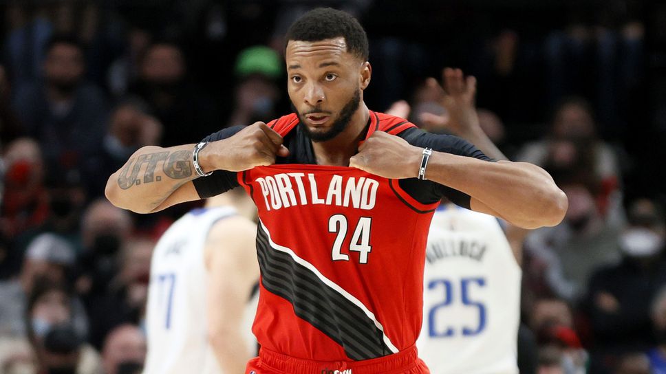 ЛА Клипърс "ограби" Портланд за старт на сделките в НБА