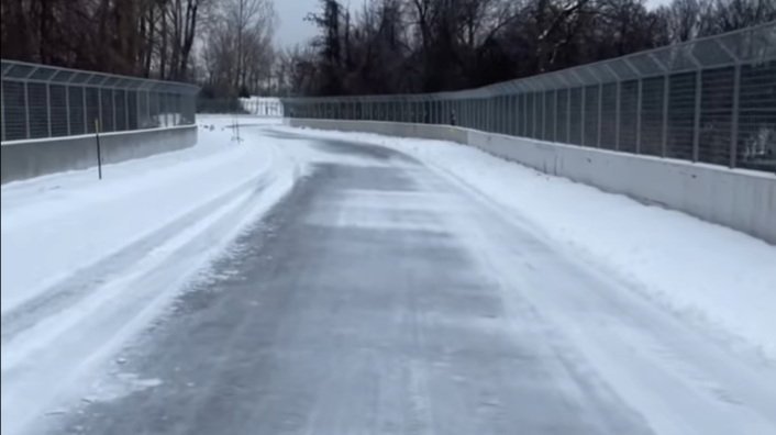 Да покараш кънки за лед на писта от Формула 1