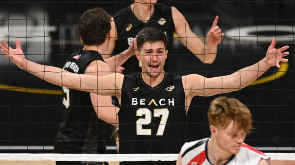 Лазар Бучков с 9 точки (7 блокади) при победа №9 на Лонг Бийч