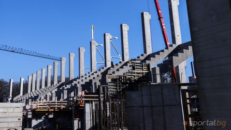 Реконструкцията на "Армията" напредва, вече се оформят трибуните