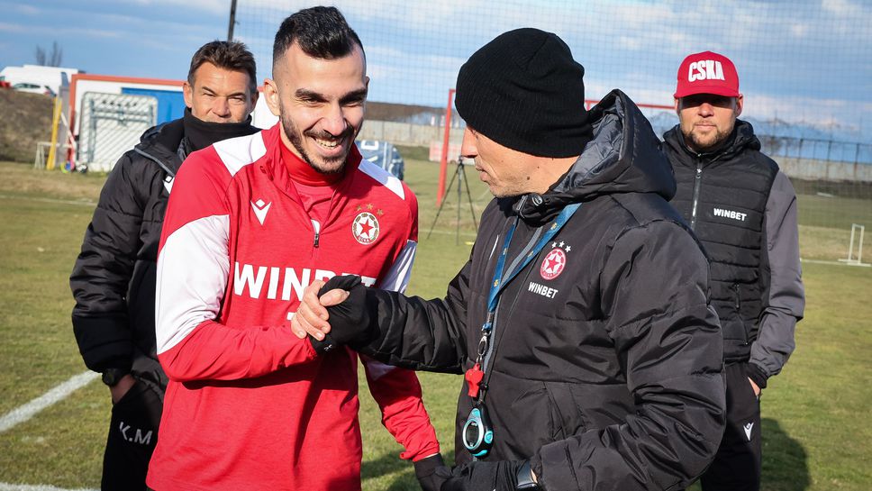 Александър Томаш определи групата за мача със Славия, всички нови футболисти са на линия