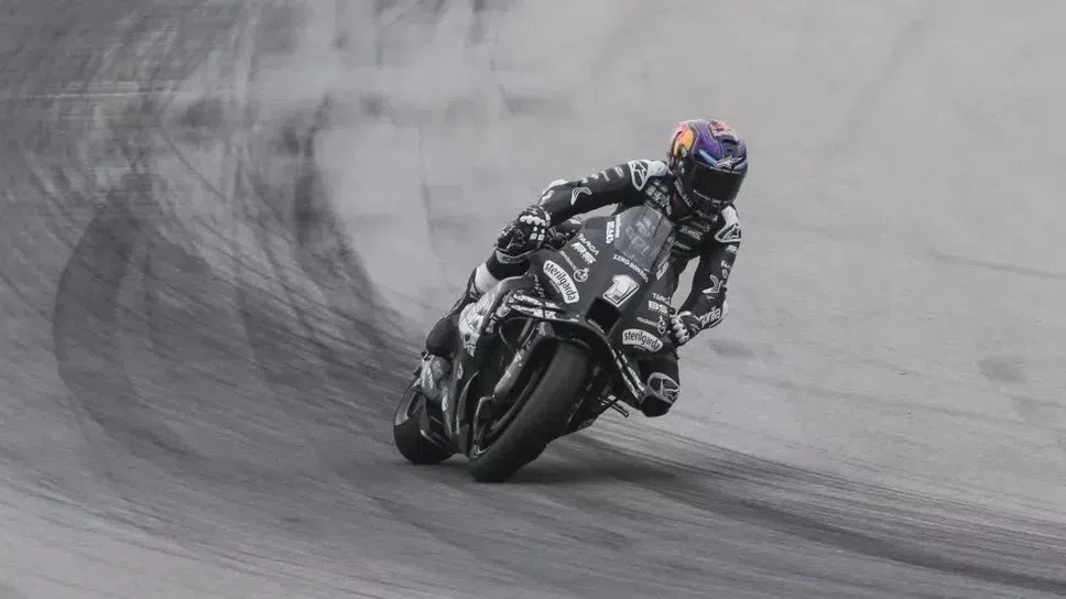 Шампионът Мартин в болница след тежко падане в началото на тестовете