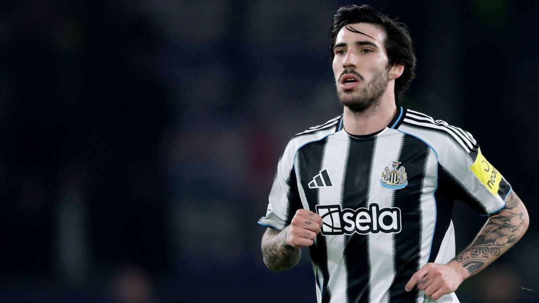 Ювентус ще се пробва за Тонали през лятото