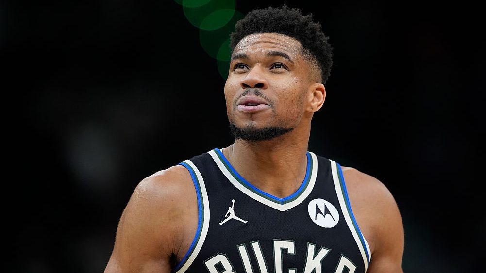 Янис Адетокунбо се завърна след контузия при загуба на Милуоки в НБА