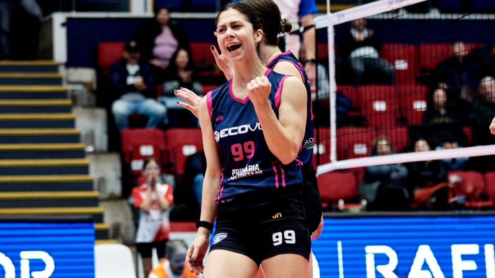 Българската разпределителка Кристина Гунчева и тимът на КСО Волунтари 2005