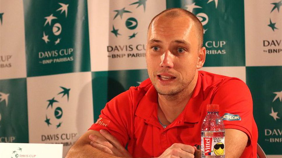 Капитанът на Белгия за Купа Дейвис Стив Дарси показа уважение