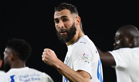 Бензема изригна с хеттрик, който запази Ал-Хилал на върха