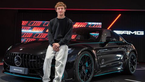  Андреа Кими Антонели незасегнат в автомобилна злополука 