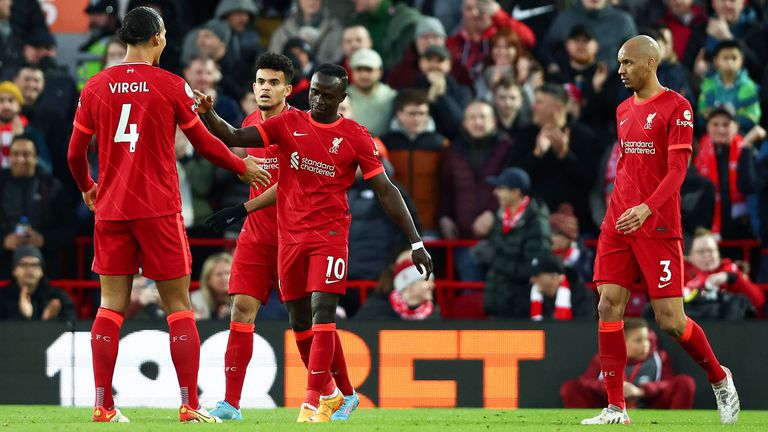  Уест Хам тормози Ливърпул, само че мърсисайдци още веднъж се приближиха до Сити 