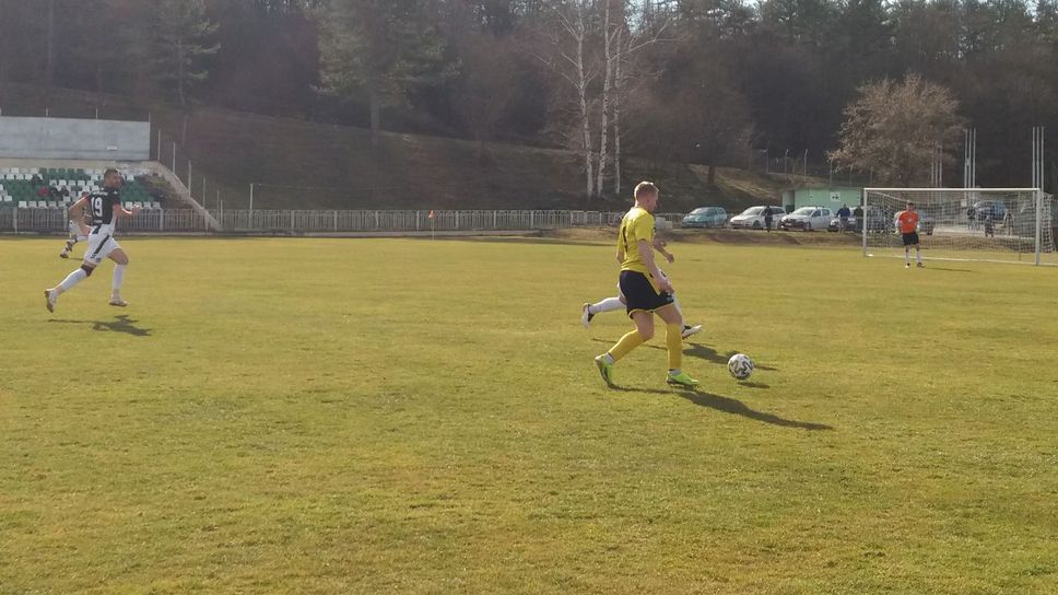 4 4 приключиха едноименния тим на Павликени и Черноломец Попово