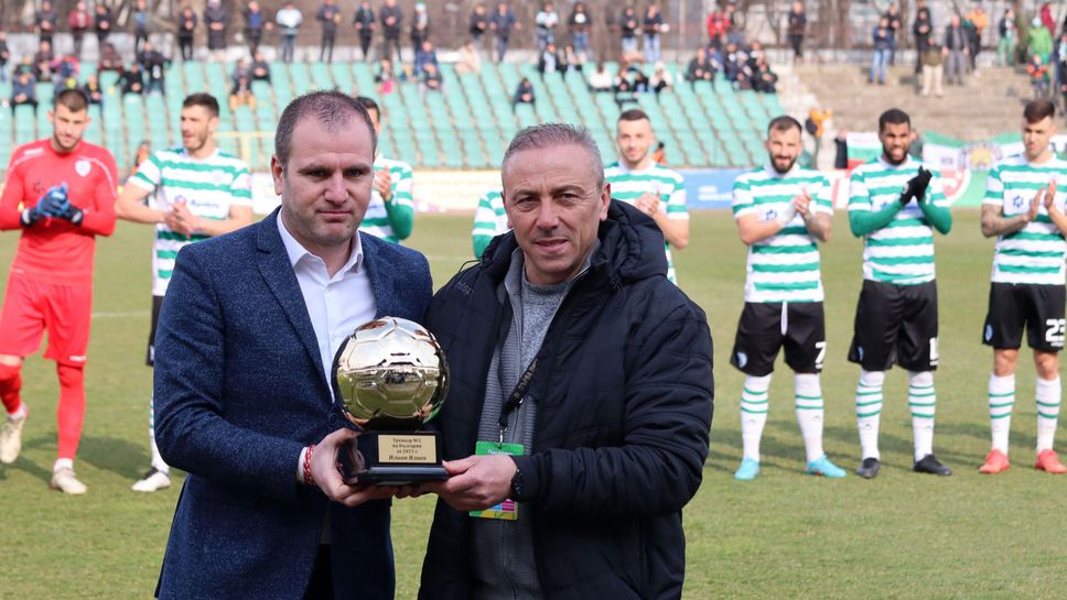 Илиан Илиев получи приза си за треньор №1 за изминалата година