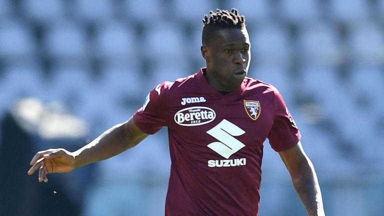 Арсенал следи отблизо развитието на защитника на Торино Вилфрид Синго