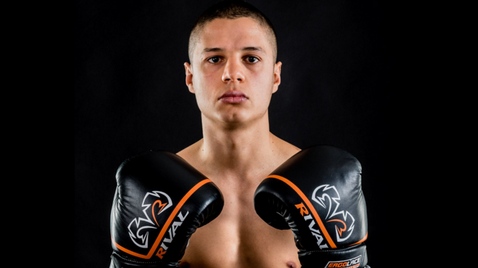 Тинко Банабаков вдигна "Арена Созопол" на крака със страхотна битка