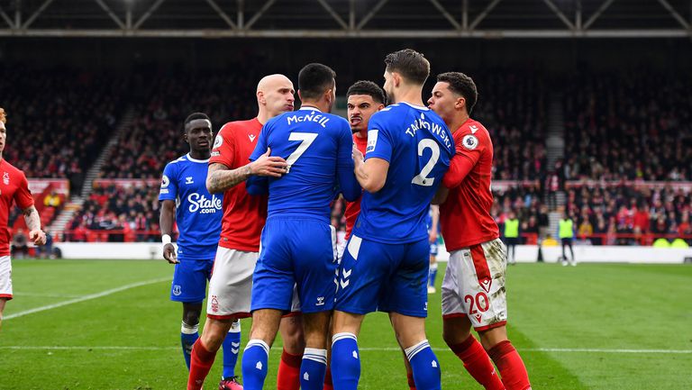 Евертън на два пъти повеждаше при гостуването си на Нотингам