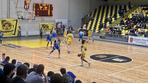 Шампионите прегазиха Миньор в Перник