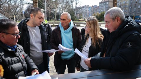 Асен Златев на протеста: Няма опасност за Европейското, дълговете са към 1 млн. лева