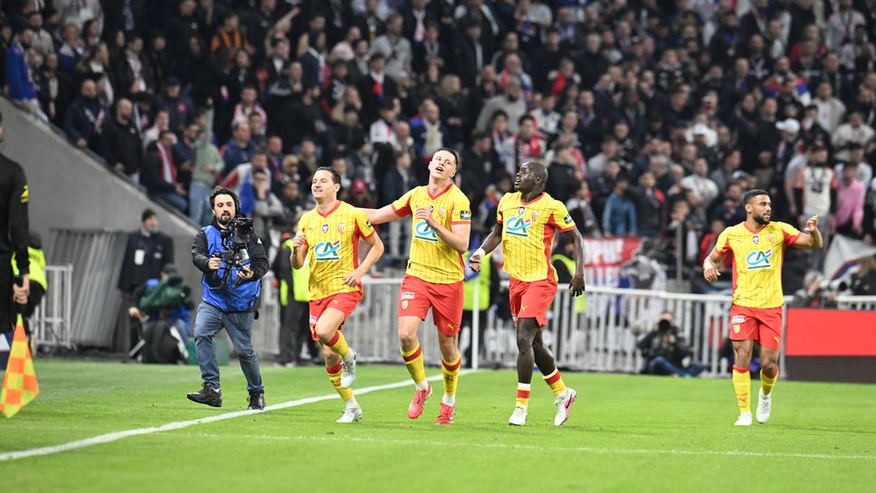 Драма с дузпи прати Ланс на 1/2-финал за Купата на Франция