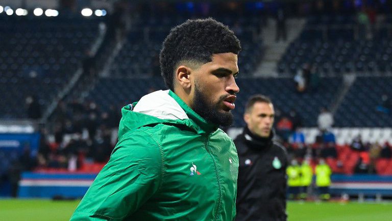 Капитанът на Мехди Камара бе отстранен от отбора от ръководството