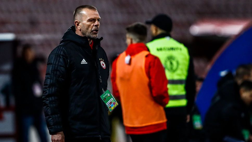 Наказаха Стойчо Младенов за три мача