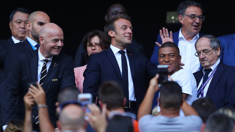  Макрон и емирът на Катар се пробват да убедят Мбапе да остане в ПСЖ 