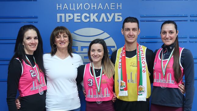 Плевенските отбори са доволни от участието си в първия у нас турнир по снежен волейбол