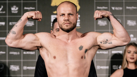  Младен Илиев блесна в Дубай със страховит нокаут  