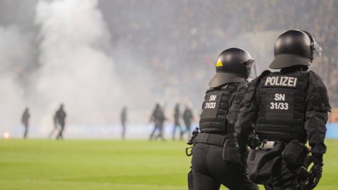 Огромен скандал в Дрезден! Жестоки сблъсъци, полицията се намеси със сила