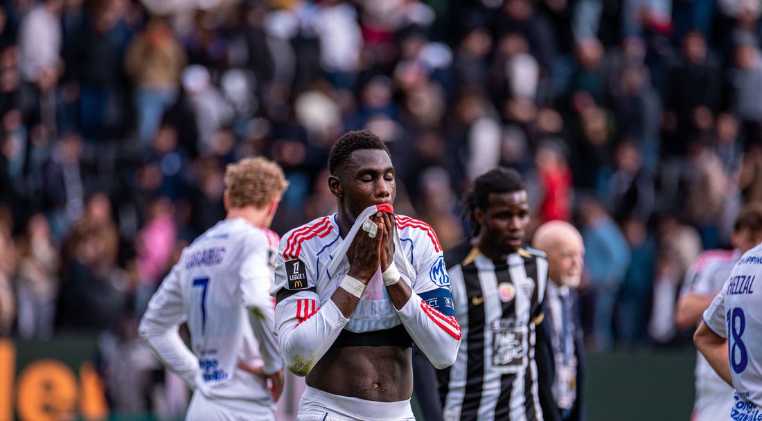 Лион не успя да вкара на Анже