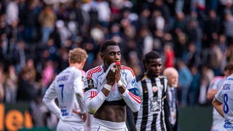 Лион не успя да вкара на Анже