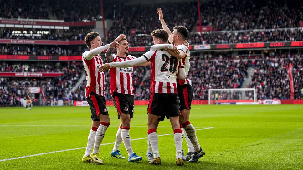 ПСВ защити титлата си в Ередивизи пет кръга преди края на сезона