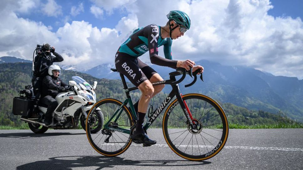 Александър Власов ще пропусне колоездачната обиколка на Италия