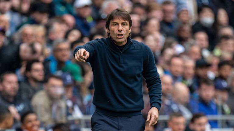  Конте: Удивително е с какво успокоение Ливърпул се оправи в сложна обстановка 