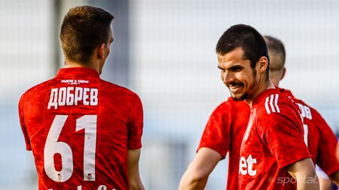  ЦСКА 1948 II пропусна да се откъсне на върха във Втора лига след нулево тъждество в Русе 