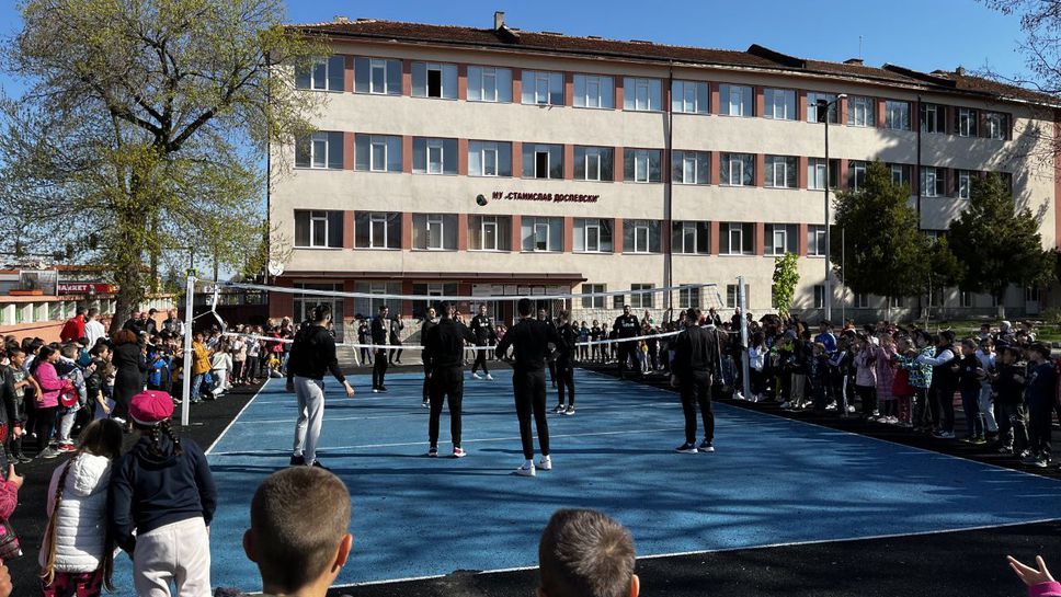 Националите гостуваха на училище в Самоков