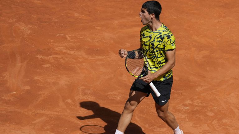 Защитаващият титлата си представител на домакините Карлос Алкарас се класира