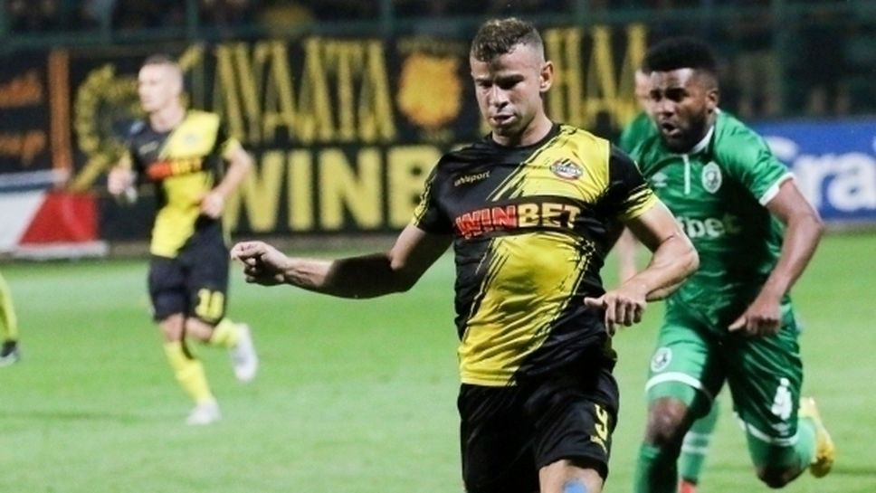 Кампос извива ръцете на "канарчетата"