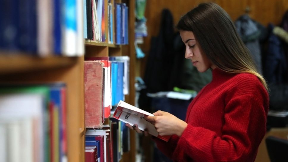 “Извън пистата” с Виктория Георгиева