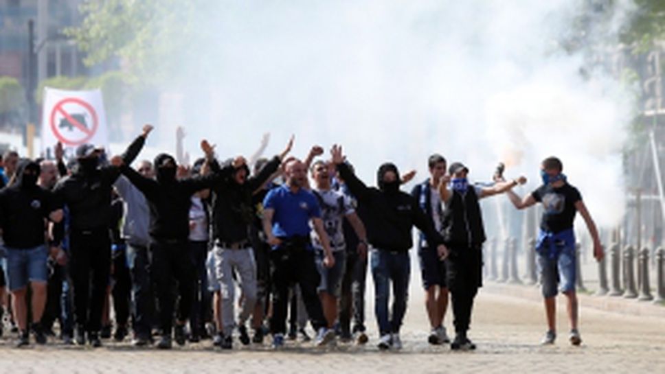 Феновете на Левски с шествие преди мача с ЦСКА-София