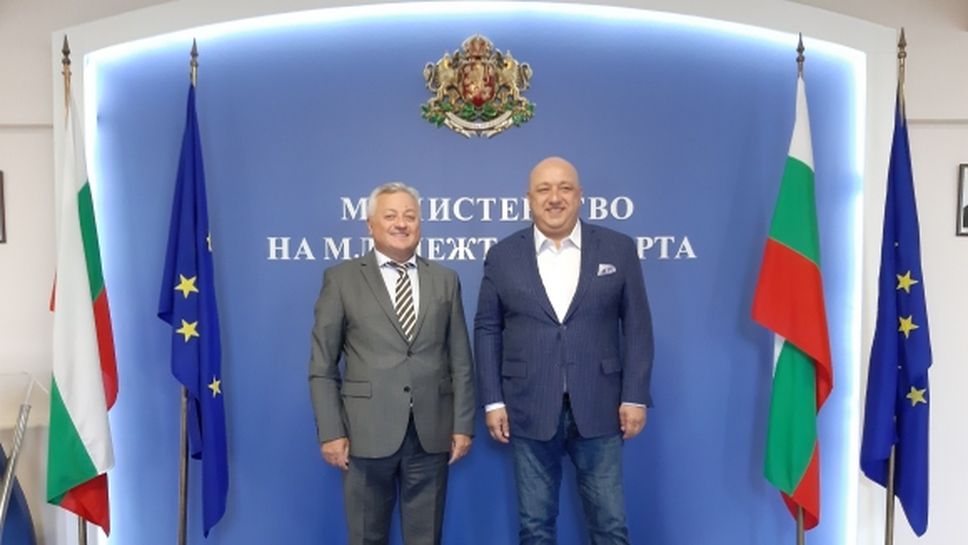 Министър Кралев проведе среща с посланика на Молдова
